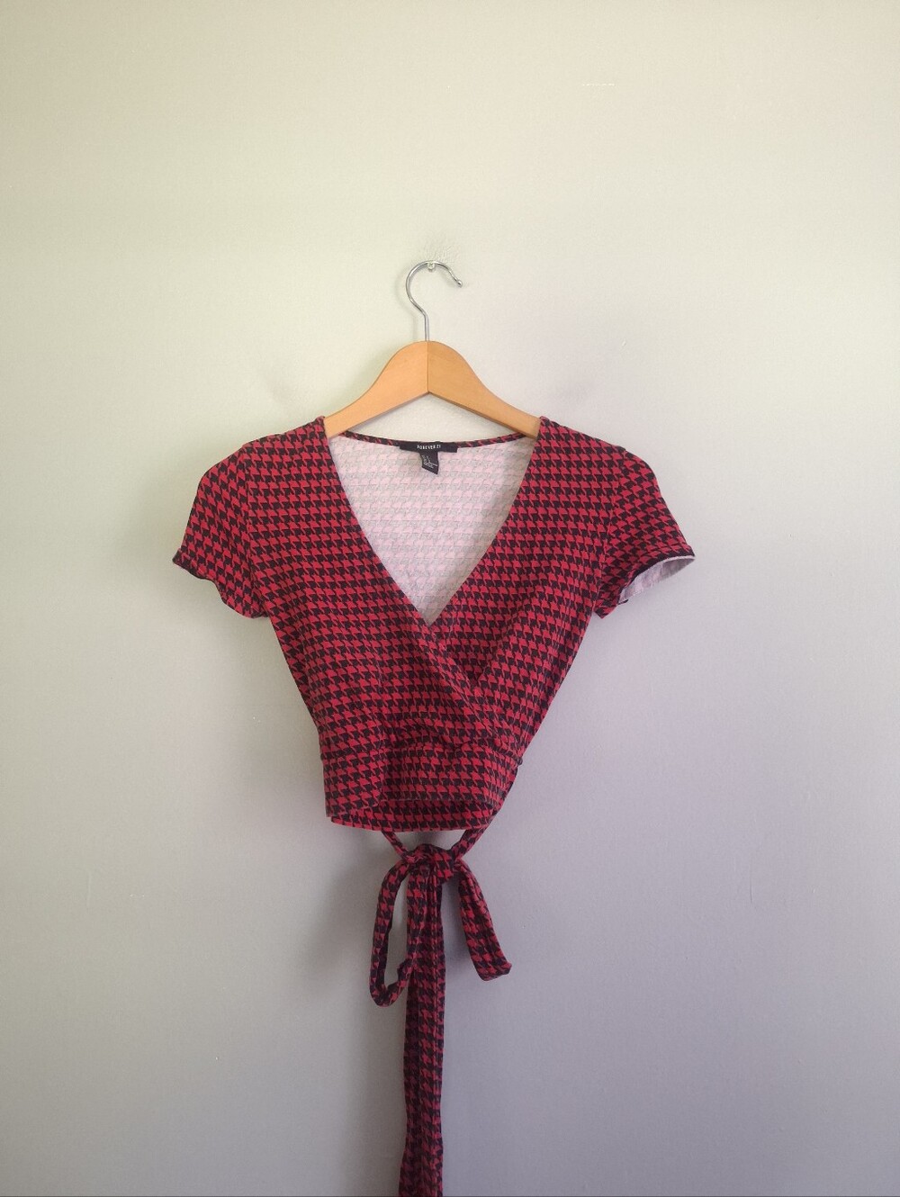 Forever 21 Black & Red Plaid Short Sleeve Crop Top